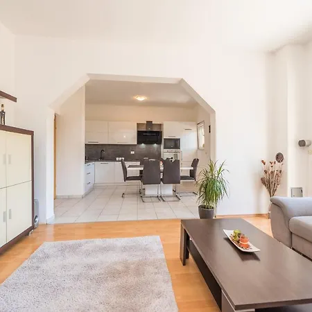 Nelly Apartment