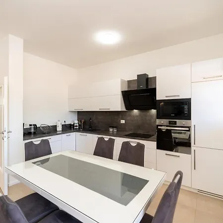 Nelly Apartman *