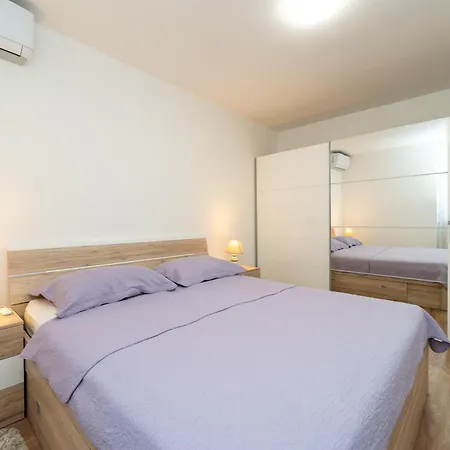 Nelly Apartment