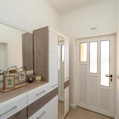 Nelly Apartment *