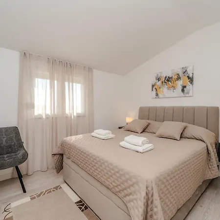 Nelly * Privlaka (Zadar)