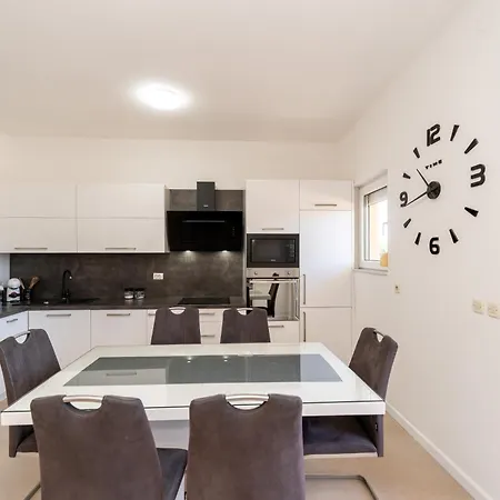 Nelly * Privlaka (Zadar)